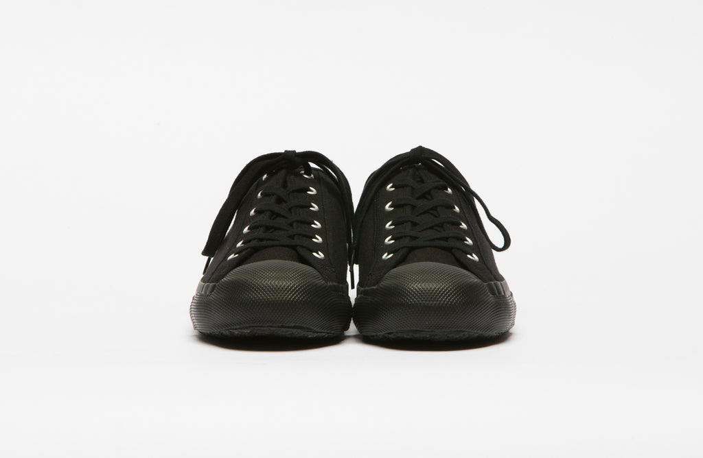 COURT - BLACK MONO