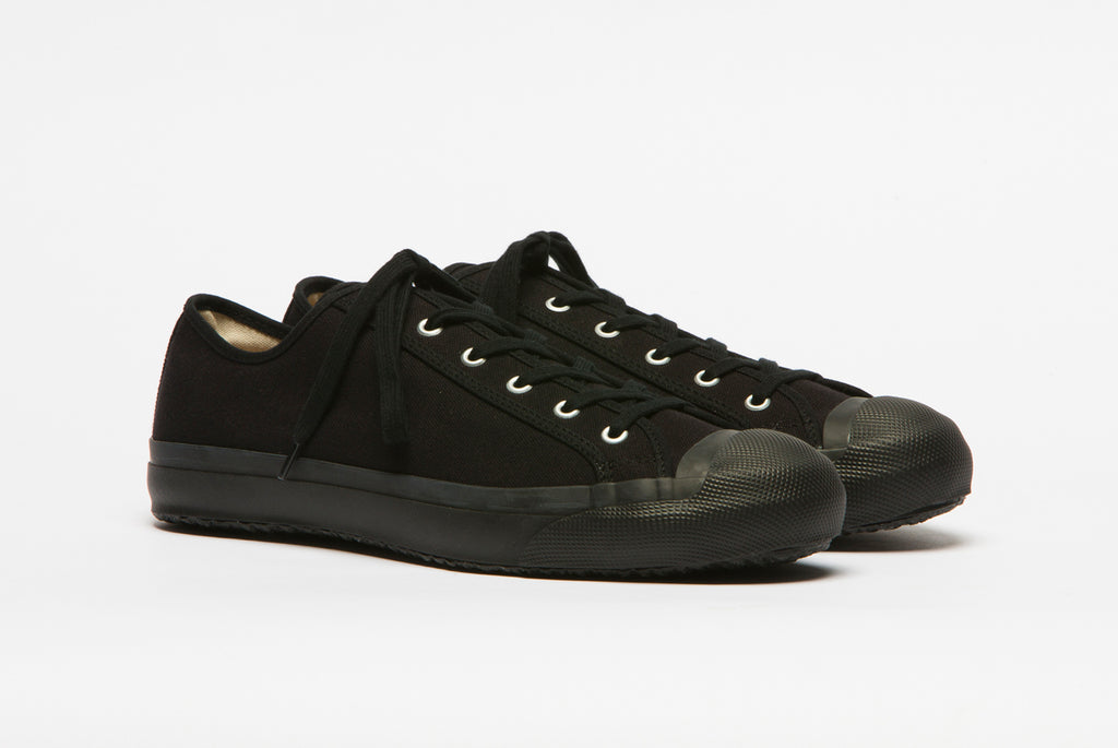 COURT - BLACK MONO