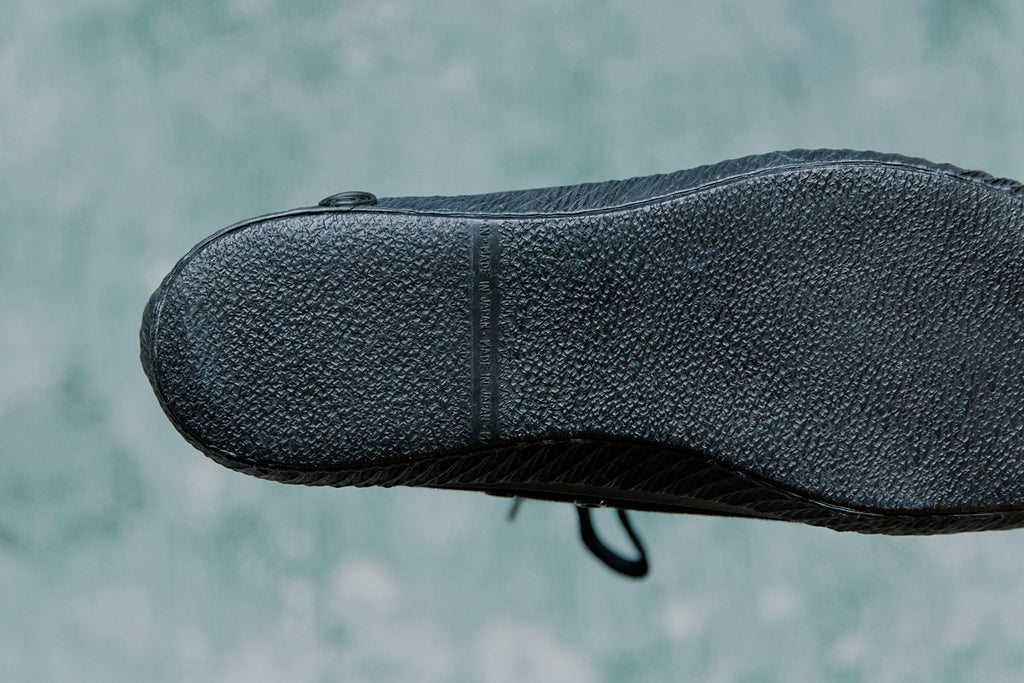 LOW BLACK MONO