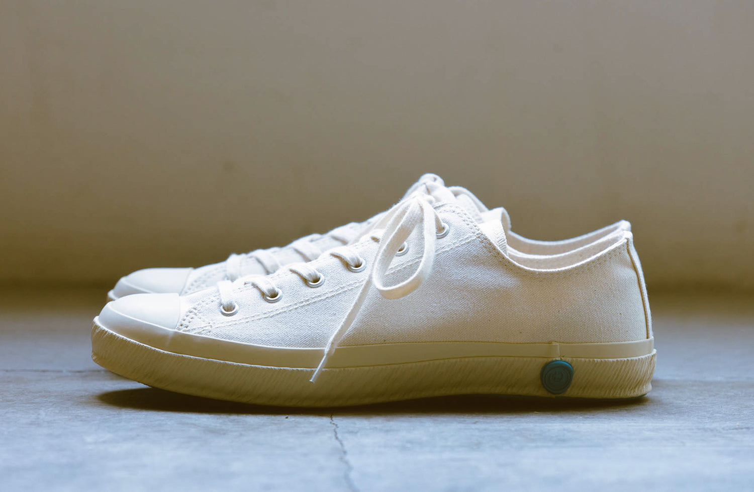 slp_low_white_1_shopify.jpg?v=